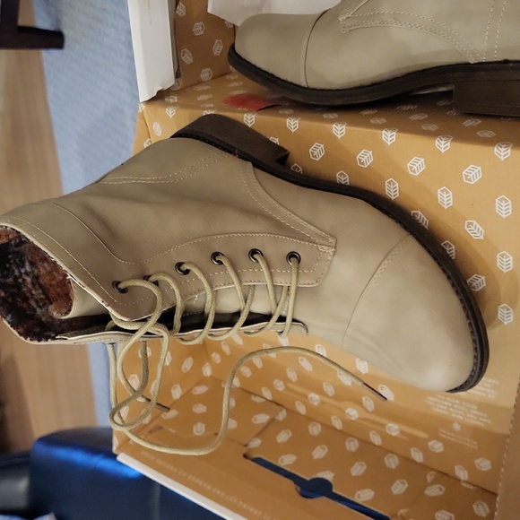 Call it spring brand new ankle booties - Picture 2 of 4